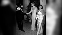 (L-R) Isabella Rossellini, Clarissa Alcock, and Anna Wintour attend an event at the Metropolitan Museum of Art in New York City on December 4, 1995. (Photo by Nick Haddow/Penske Media via Getty Images)