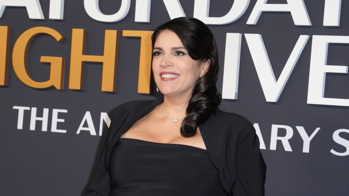 Cecily Strong returns to 'SNL' to play wine-loving Jeanine Pirro