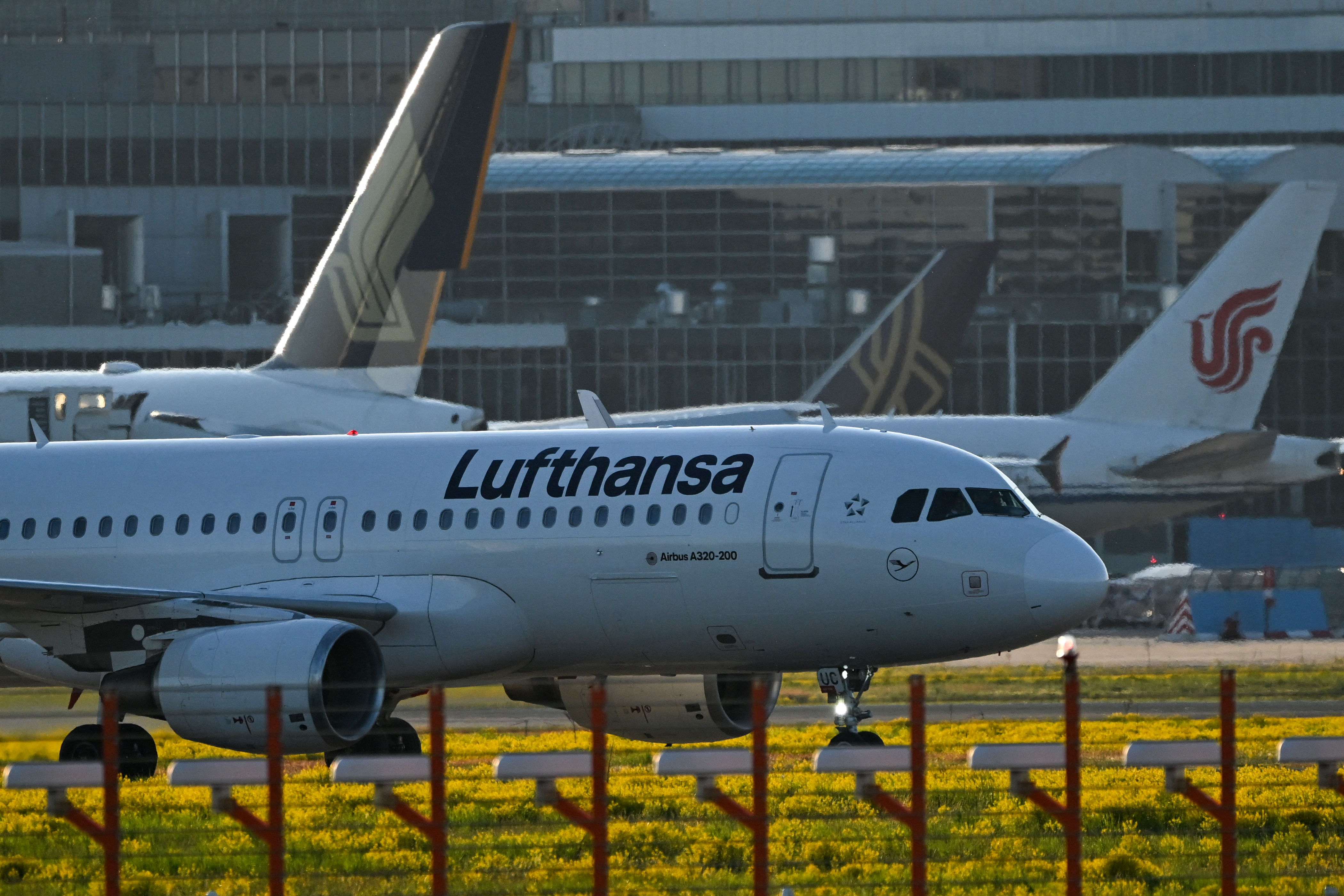 Lufthansa flight had no pilot for 10 mins after health event – NBC