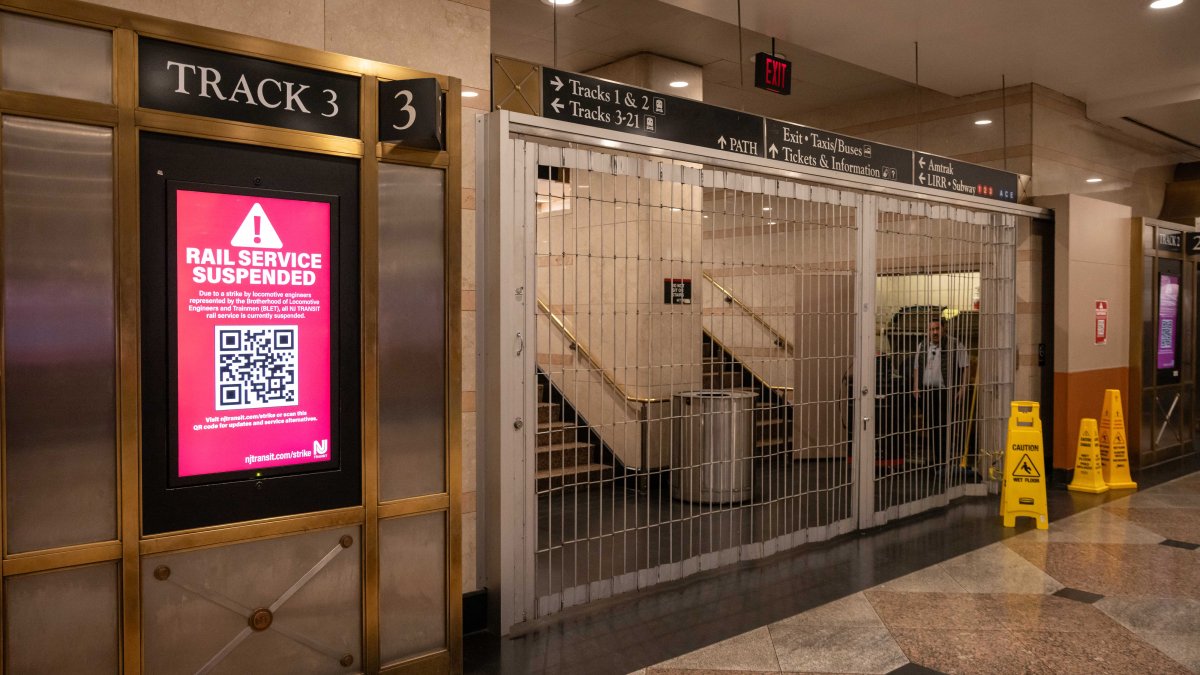 No NJ Transit trains running as engineers strike for first time since 1983