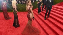 Jennifer Lopez arrives at the 2015  Metropolitan Museum of Art's Costume Institute Gala benefit in honor of the museums latest exhibit China: Through the Looking Glass  May 4, 2015 in New York.      AFP PHOTO /  TIMOTHY  A. CLARY        (Photo credit should read TIMOTHY A. CLARY/AFP via Getty Images)