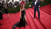 NEW YORK, NY - MAY 04:  Sarah Jessica Parker and Andy Cohen attend the "China: Through The Looking Glass" Costume Institute Benefit Gala at the  Metropolitan Museum of Art on May 4, 2015 in New York City.  (Photo by Neilson Barnard/Getty Images)