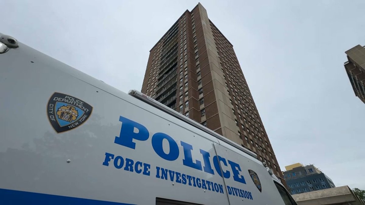 Man with knife shot by police at Brooklyn apartment – NBC New York