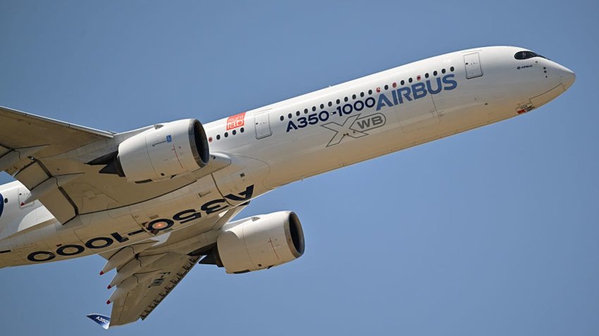 An Airbus A350-1000 passenger aircraft performs during the 55th edition of the International Paris Air Show (Salon international de l’aeronautique et de l’espace – SIAE) at the ParisLe Bourget Airport, in Le Bourget, north of Paris, France on June 18, 2025.
