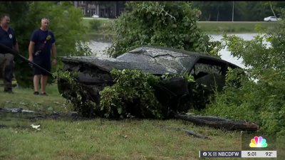 Dallas police out for second day recovering vehicles from Oak Cliff pond