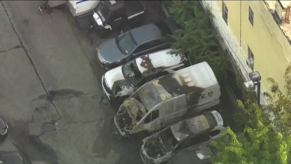 Search for suspect who torched NYPD vehicles in Brooklyn lot – NBC New York