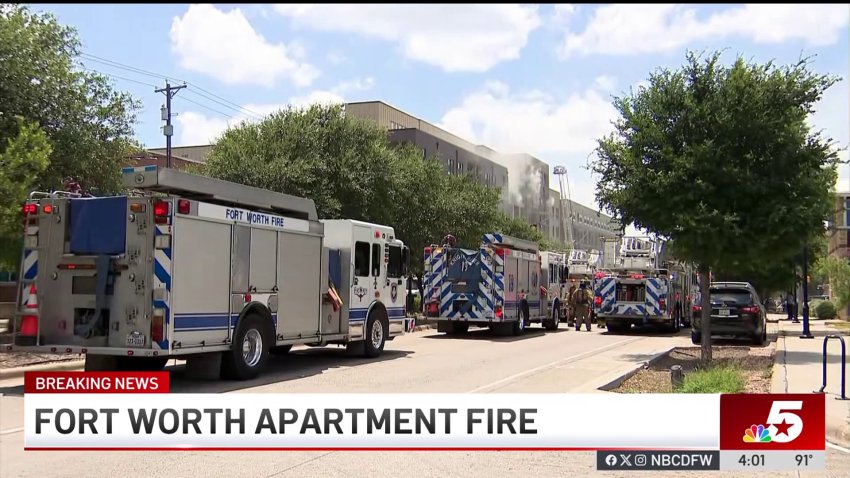 Crews battle Fort Worth apartment fire