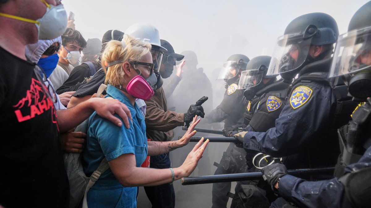 Debate over protest masks raises First Amendment questions – NBC New York