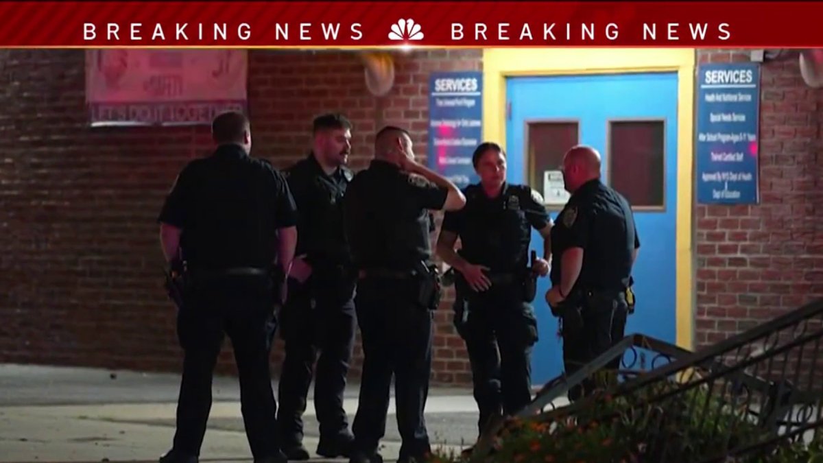 1 dead, 2 injured in Queens late-night stabbing – NBC New York