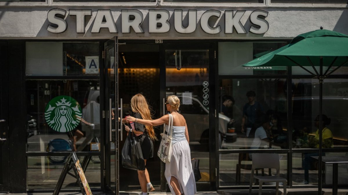 Starbucks Launches Green Apron Model Across US Amid Turnaround Plans