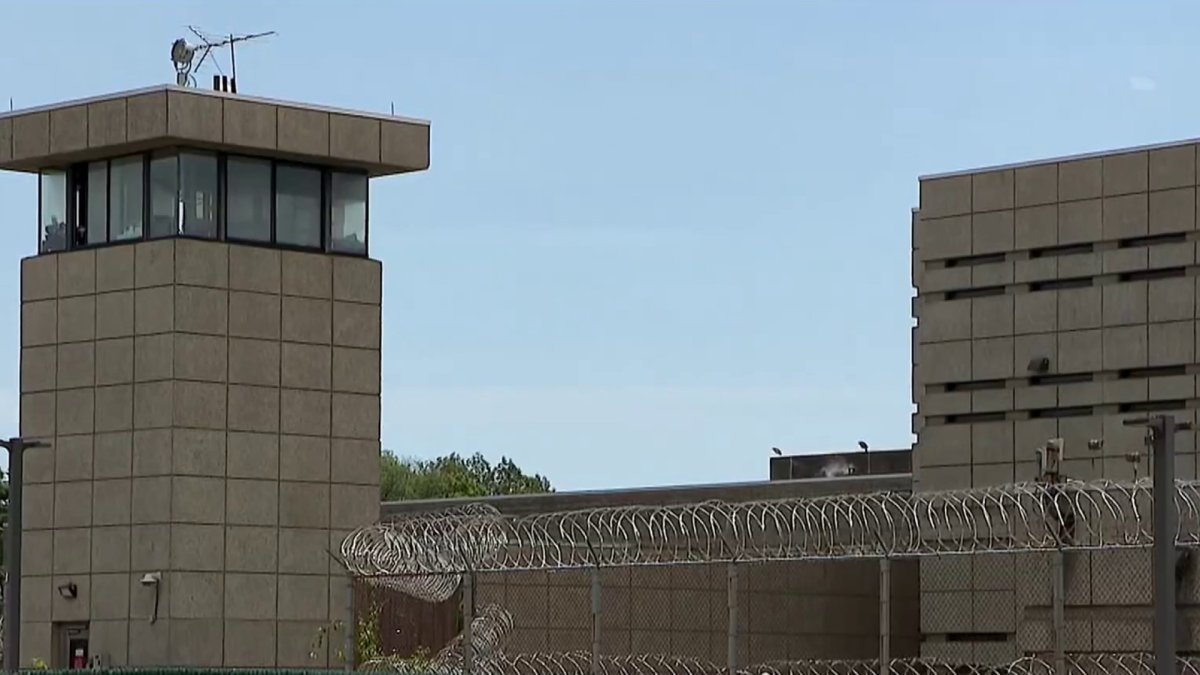 New York lawmakers tour ICE detention center on Long Island – NBC New York