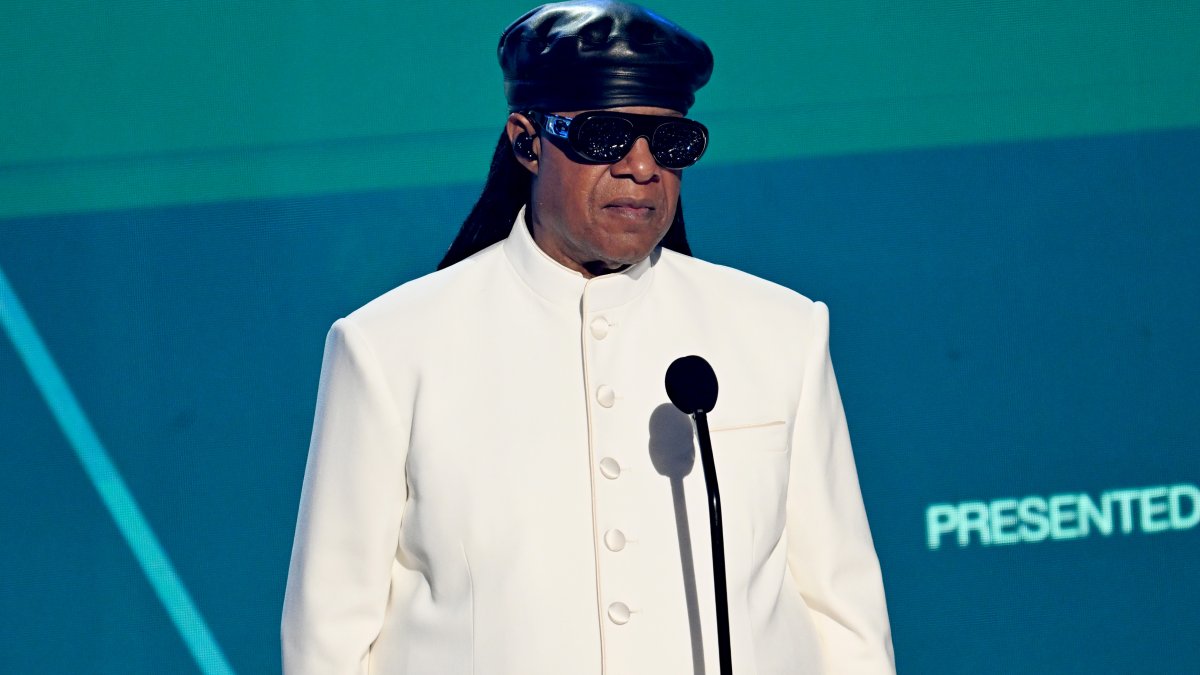 Stevie Wonder addresses rumor he’s not really blind – NBC New York