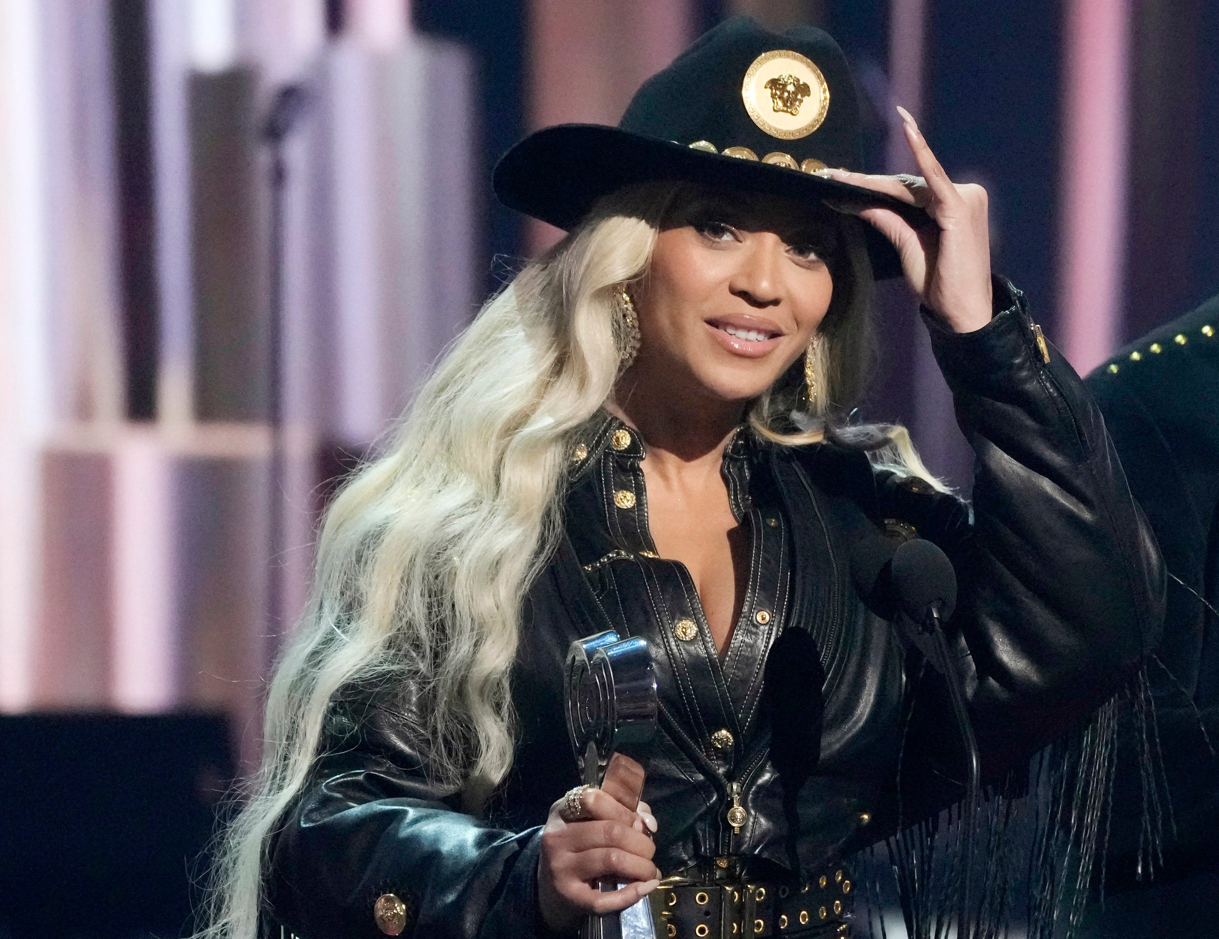 Beyoncé and Jay-Z make rare joint appearance at F1 Grand Prix – NBC New ...