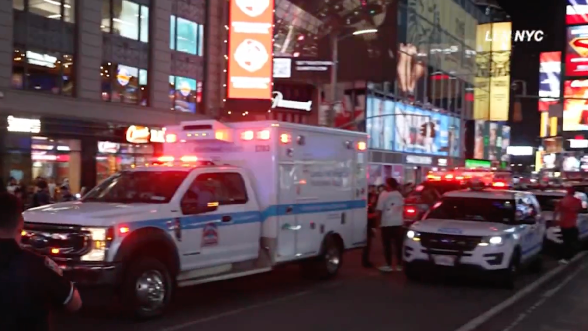 3 wounded in shooting in New York City's Times Square