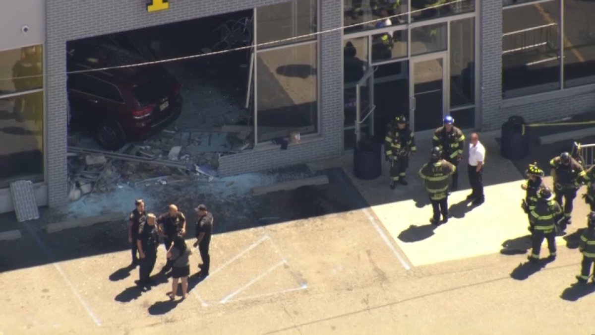 SUV kills 1 injures 3 at Elizabeth New Jersey Planet Fitness