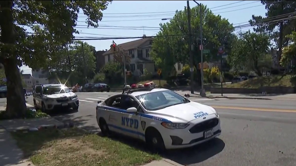 Investigation after 14-year-old boy shot in Queens – NBC New York