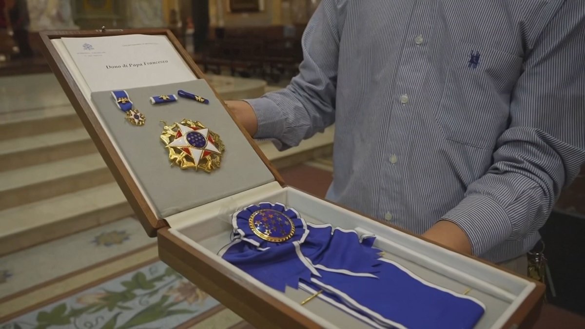 What is the Presidential Medal of Freedom and who qualifies for it ...