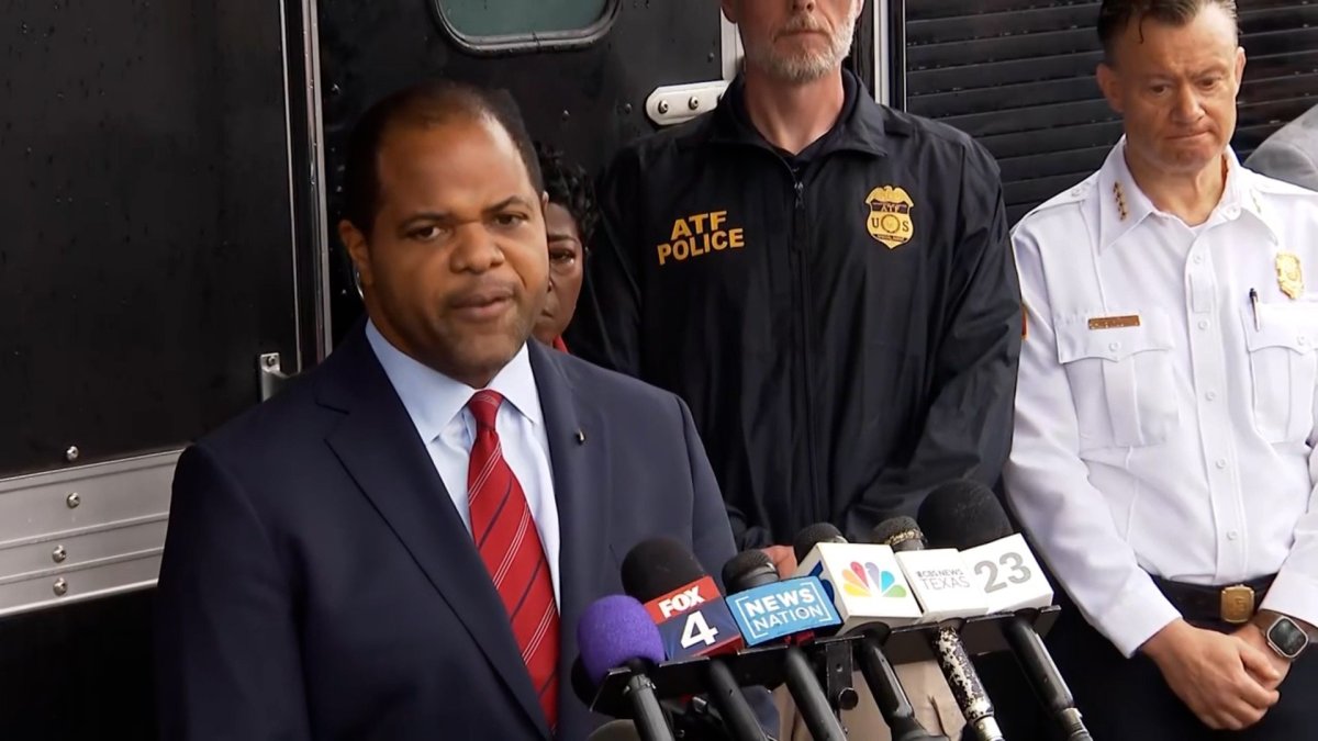 Watch officials provide updates on Dallas ICE shooting – NBC New York