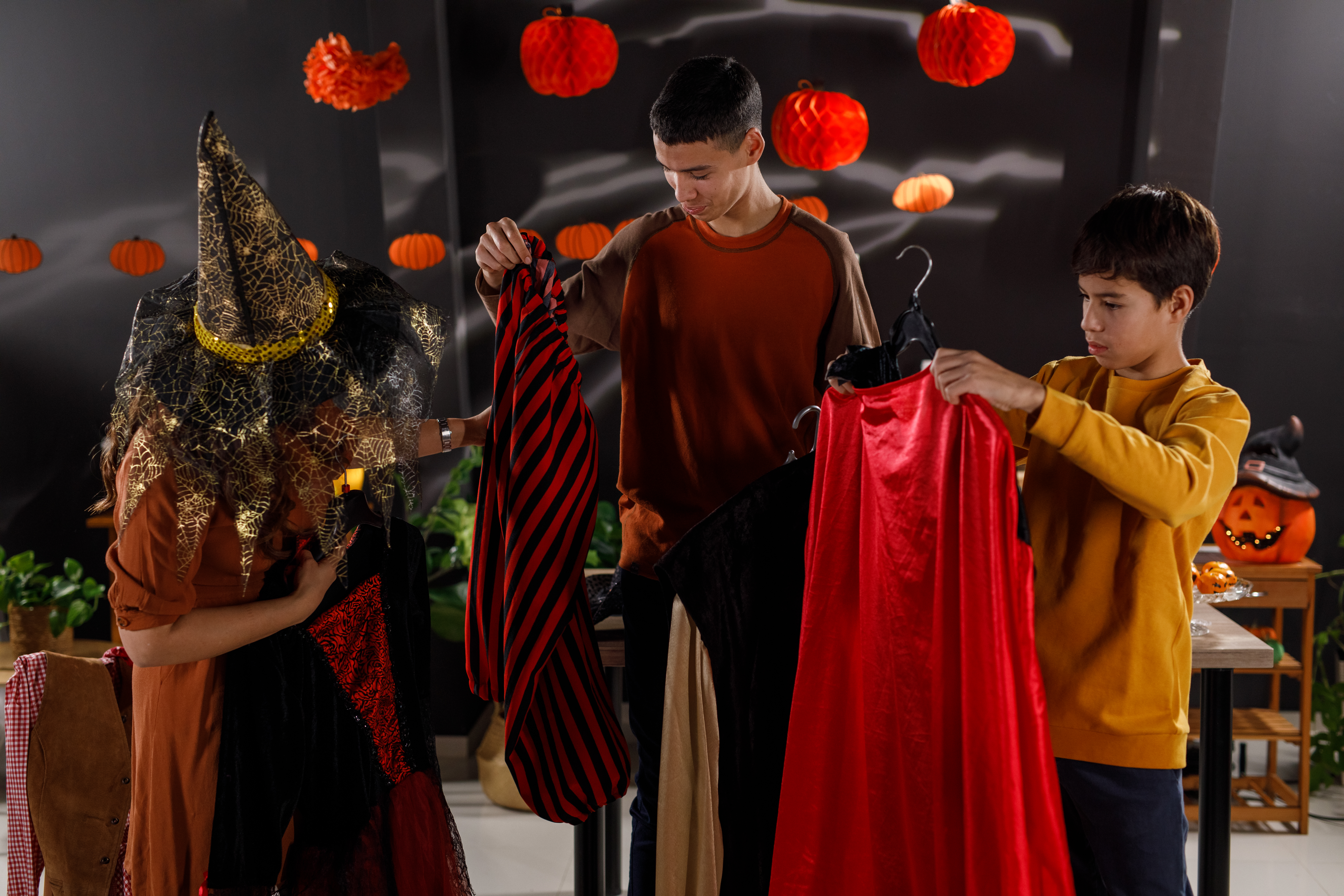 Should kids be allowed to change their Halloween costumes? – NBC New York