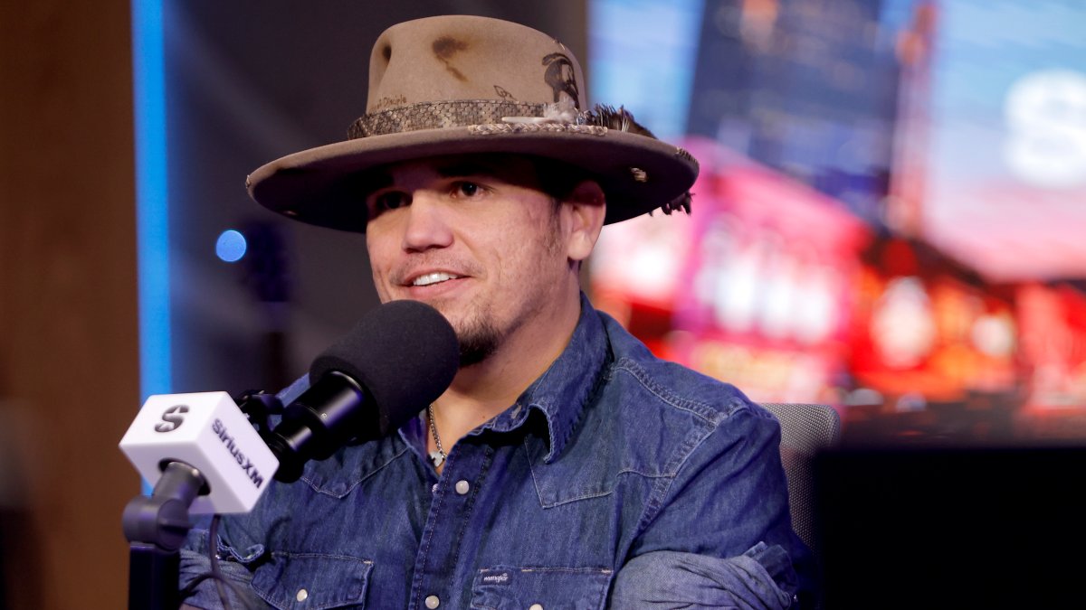 Country singer Bryan Martin apologizes to fans – NBC New York