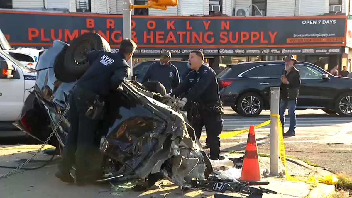 Stolen car driver dies in wild Brooklyn crash