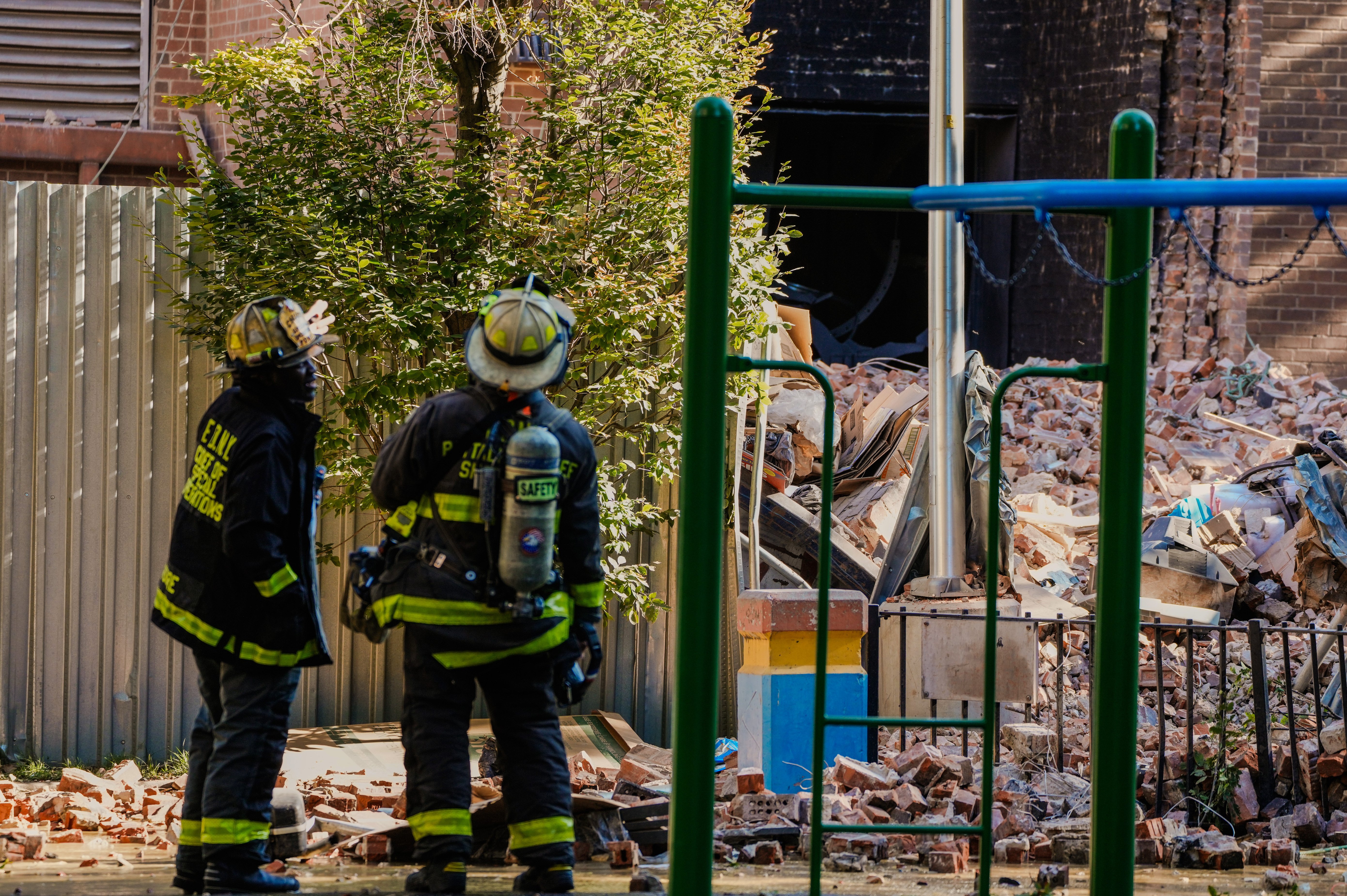 Video shows Bronx building collapse after explosion – NBC New York