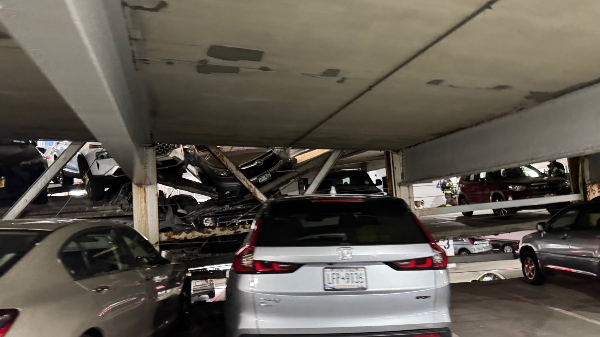 Partial parking garage collapse leaves hundreds of NY drivers without cars