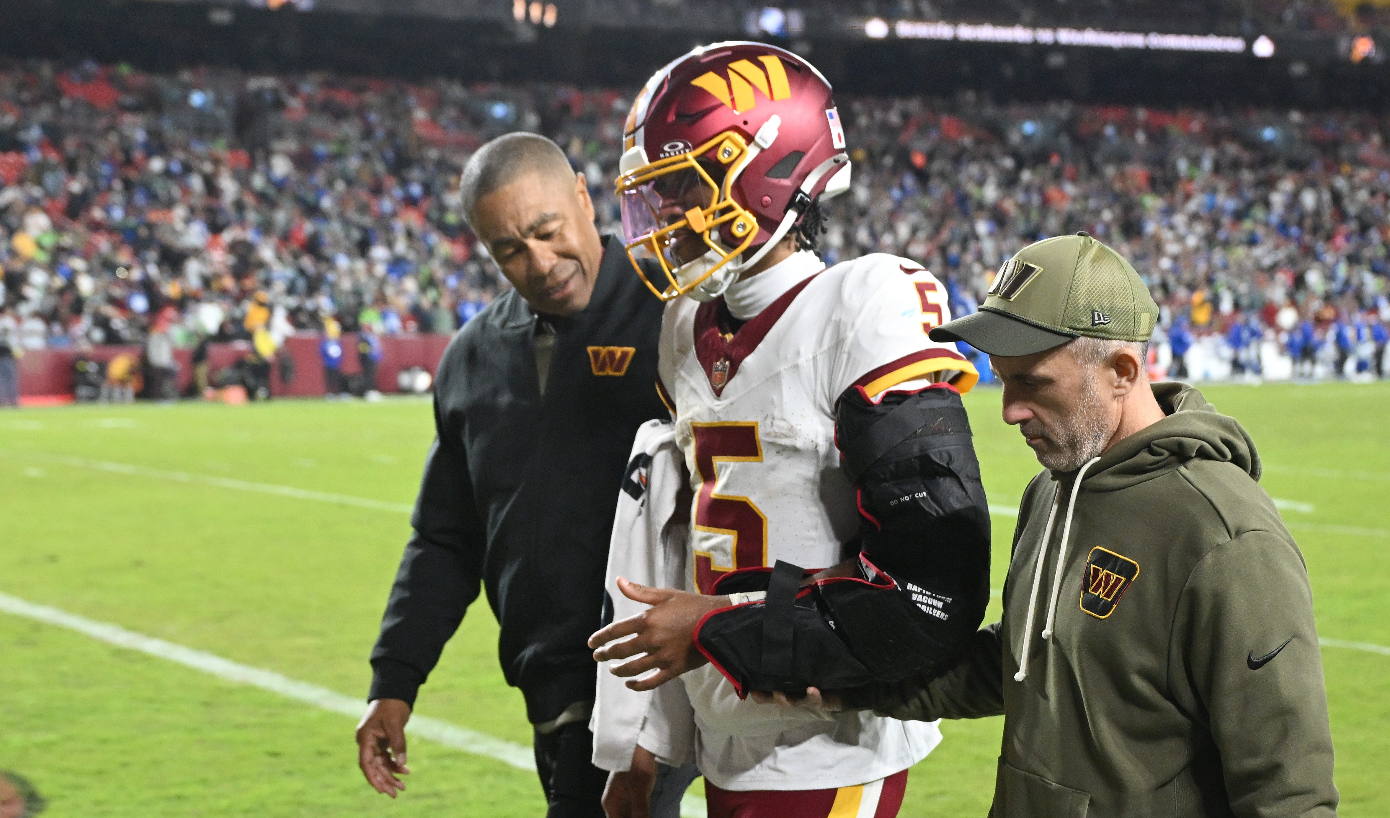 Commanders suffer blowout loss, star QB Daniels exits with arm injury versus Seahawks