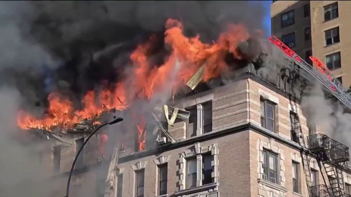 Four hurt in massive Upper West Side rooftop fire – NBC New York