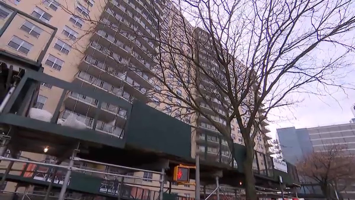 3 shot, 2 dead in apparent murder-suicide in Bronx apartment, police say