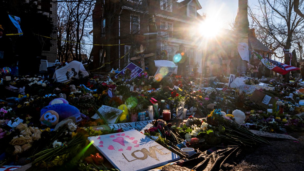 Federal officials investigating Renee Good's widow in shooting probe, sources say