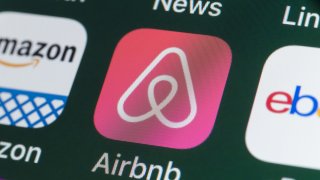 Pensacola woman accused of urinating on, damaging Airbnb rentals – NBC ...