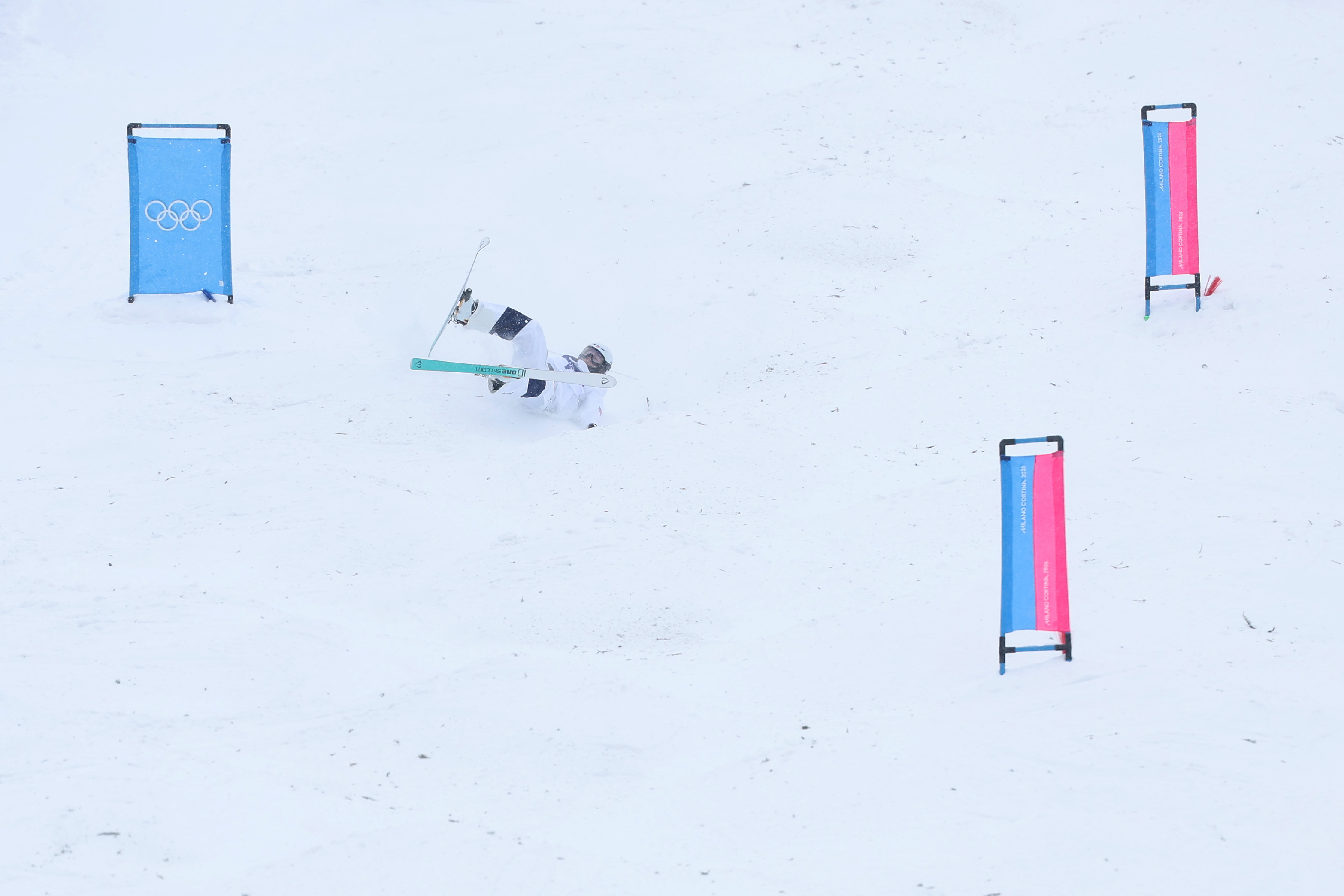 WATCH: Crash isn't enough to stop Jaelin Kauf from medaling in dual moguls debut