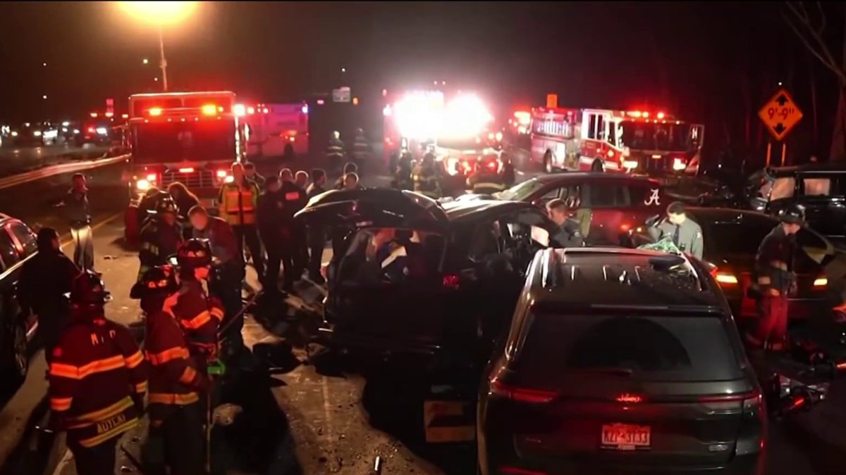 2 killed in 6-car pileup on Southern State Parkway – NBC New York