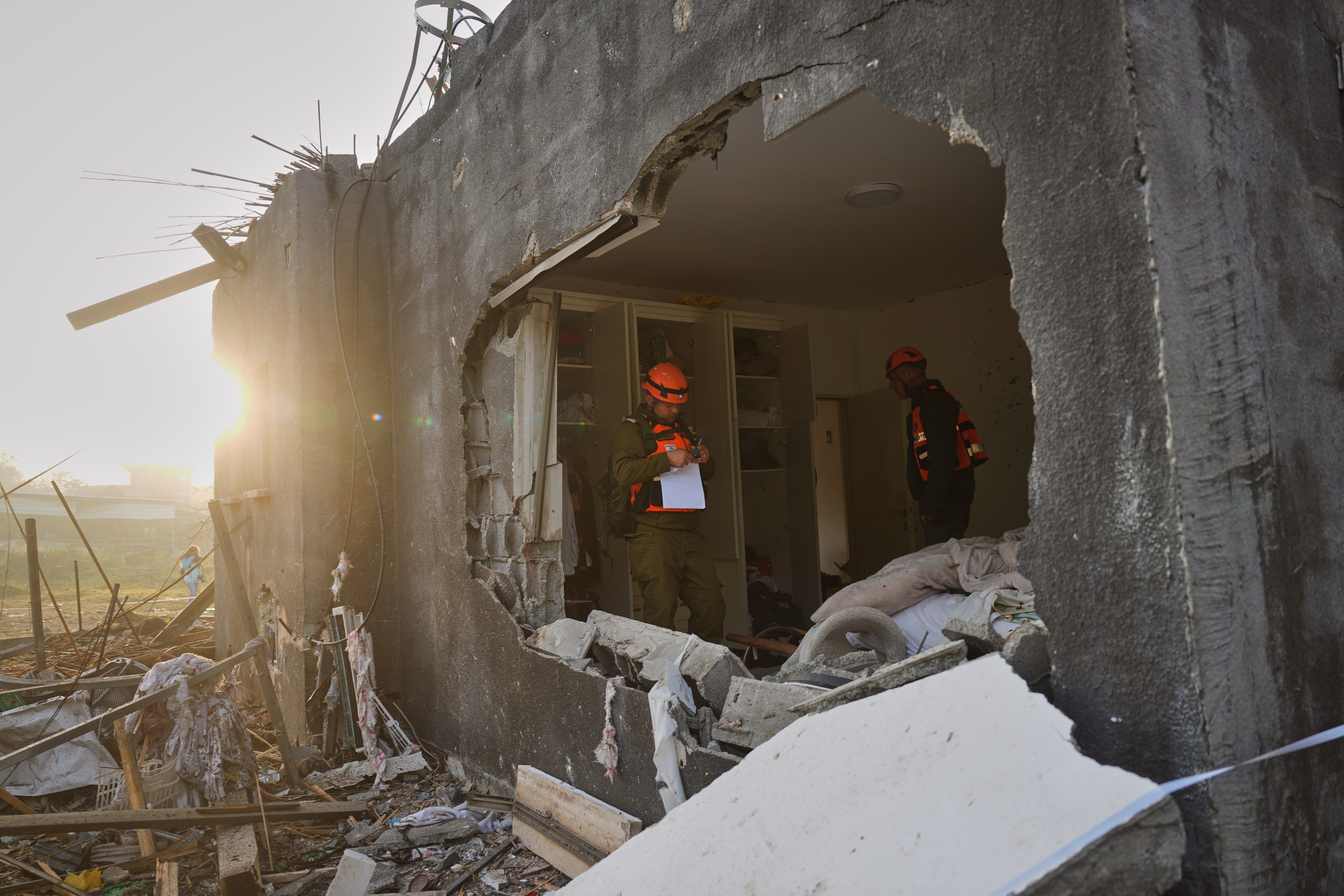 Live updates: 4 killed in U.S. refueling aircraft crash; Trump issues new threat to Iran's leaders