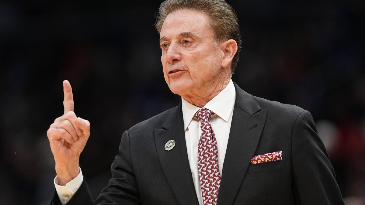 St. John's athletic director says coach Rick Pitino signed new deal with contract extension