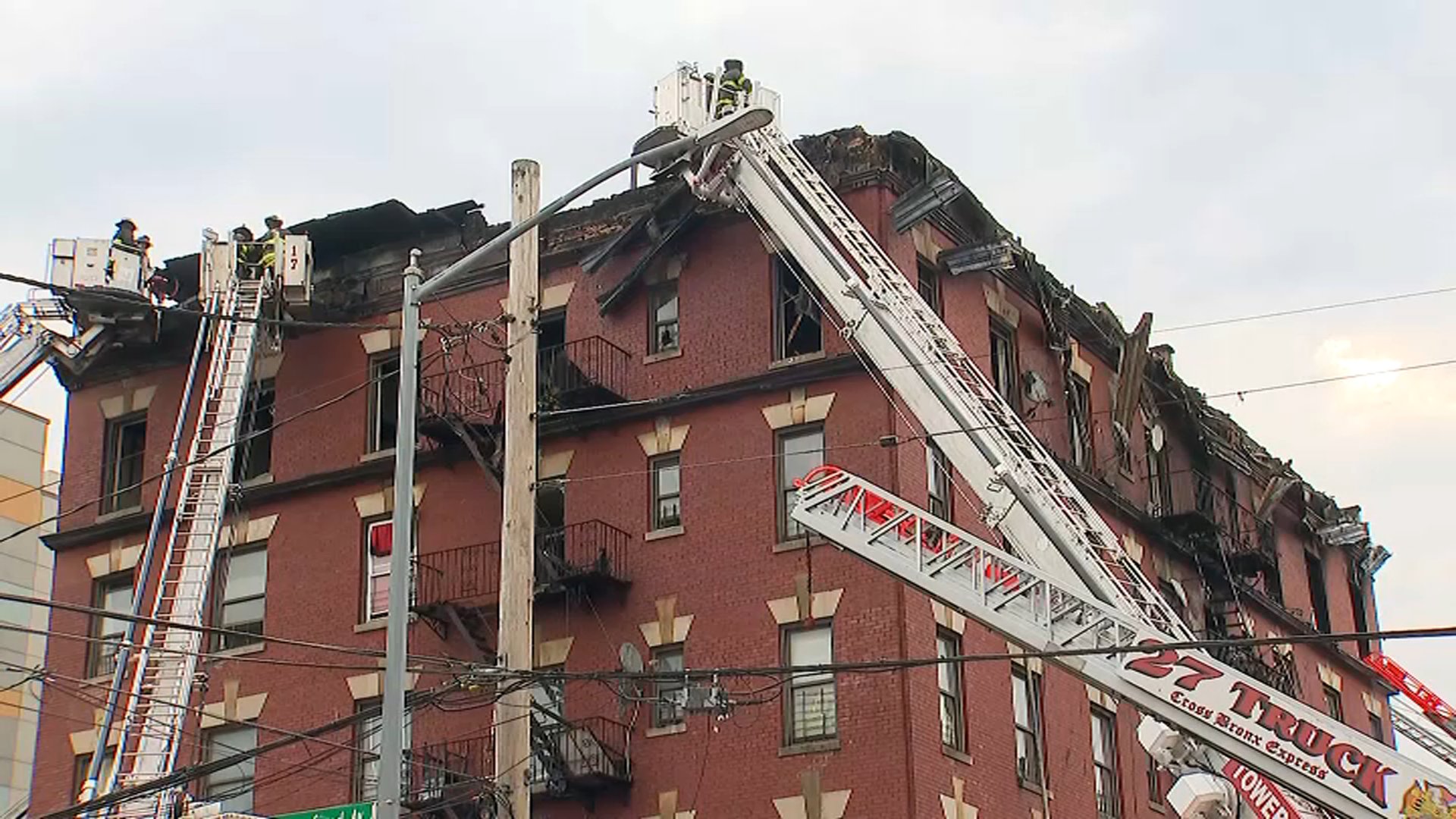 1 person dead, 4 firefighters hurt after raging NYC apartment building fire