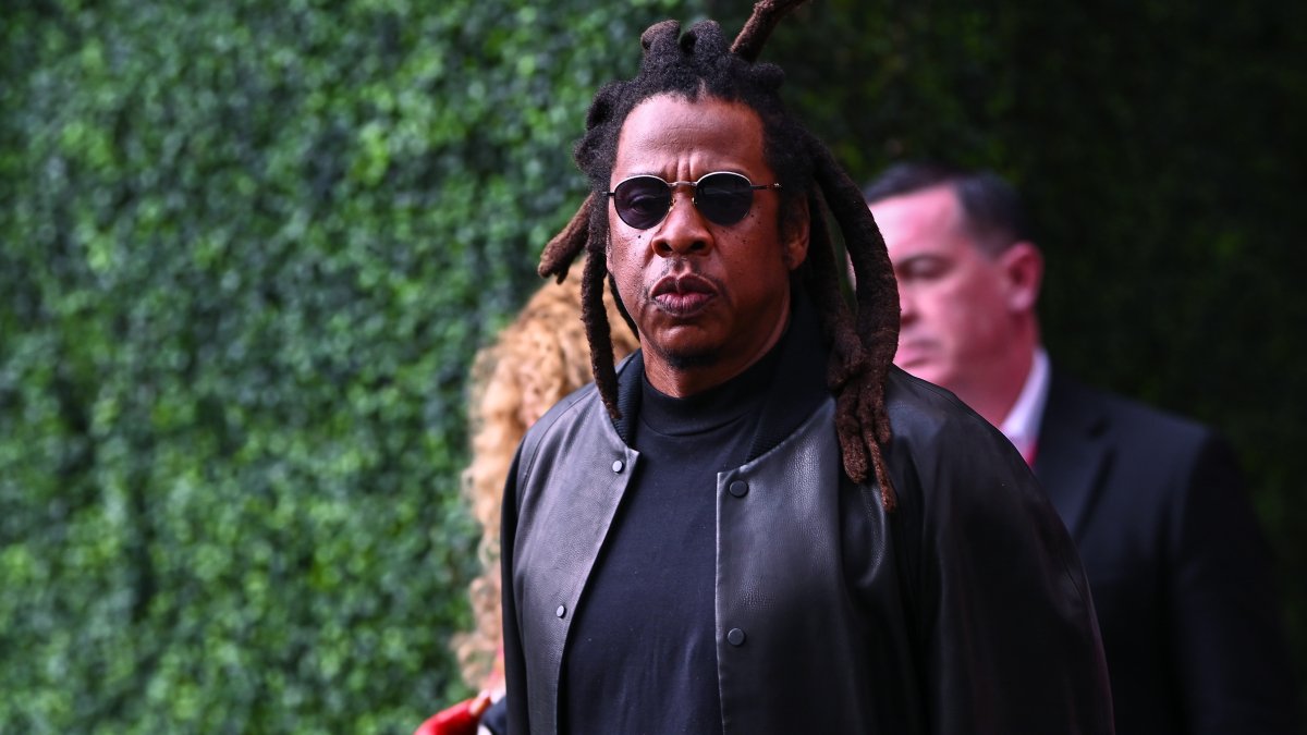 جاي زي يكسر الصمت بشأن دعوى الاعتداء الجنسي: “لقد كنت حزينًا”