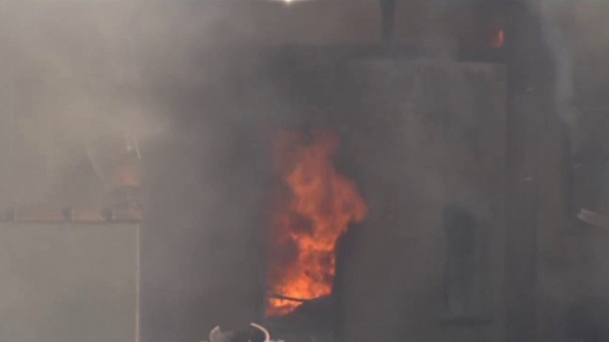 At least 2 dead in Bronx apartment building fire – NBC New York