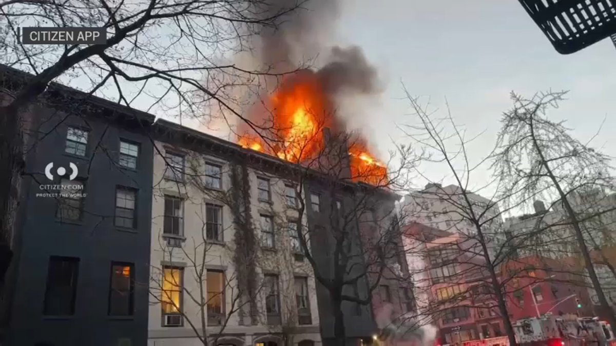 Fire rips through empty building in Chelsea