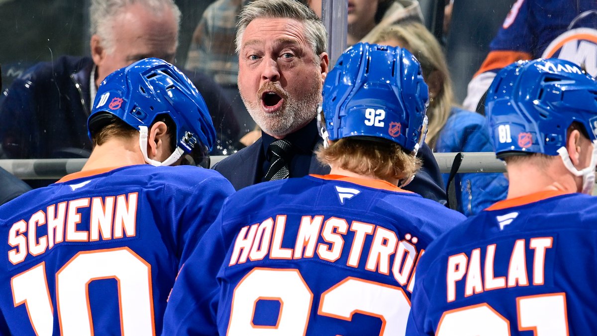 Islanders fire coach Patrick Roy after losing 4 in a row, name Peter DeBoer his replacement