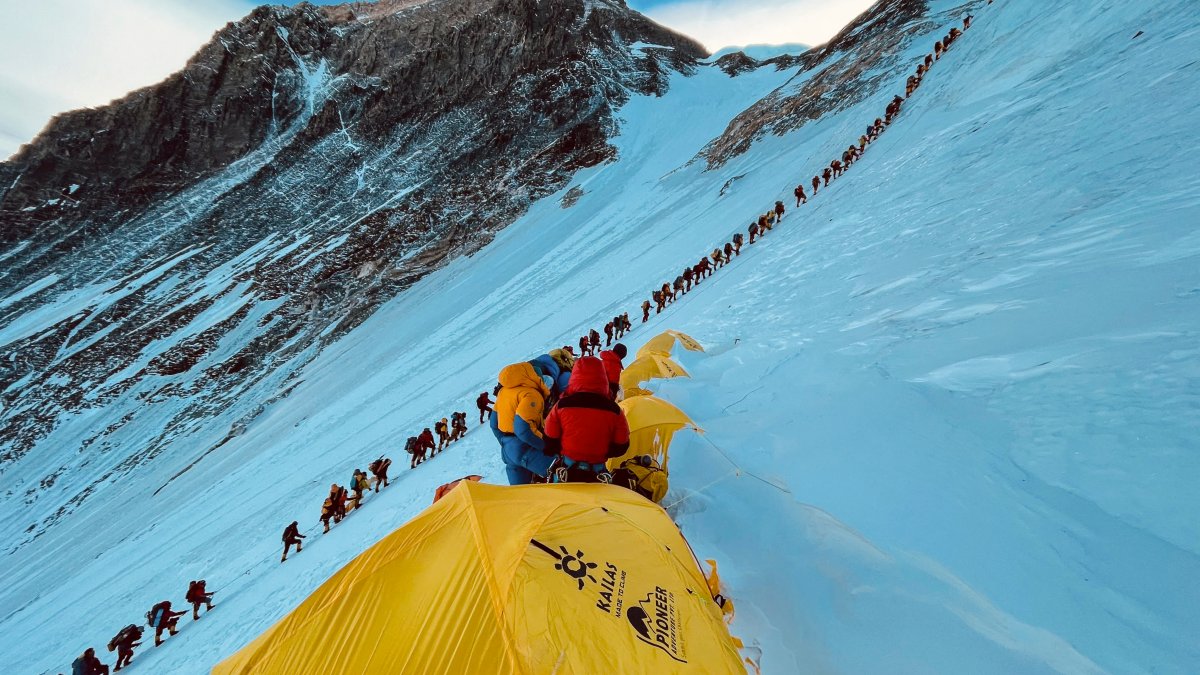 Mount Everest climbers targeted in alleged $20M rescue insurance scam