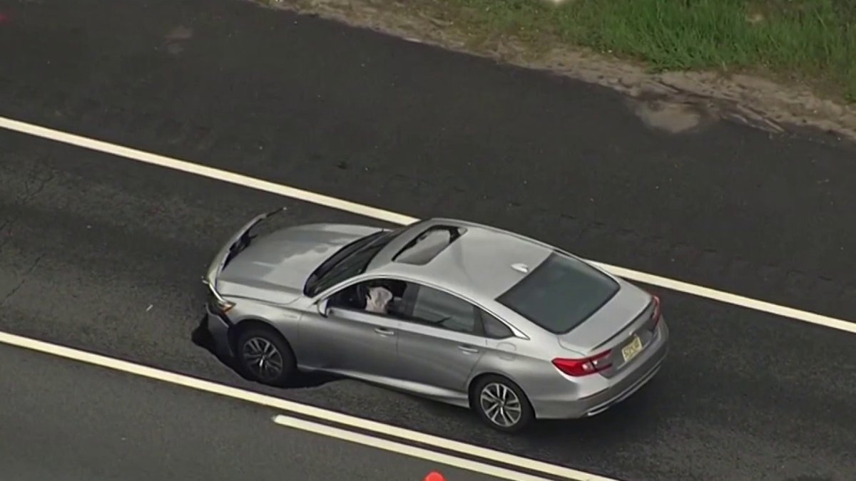 Source image for "Large sinkhole on Long Island Expressway swallows car, closes lanes of traffic"