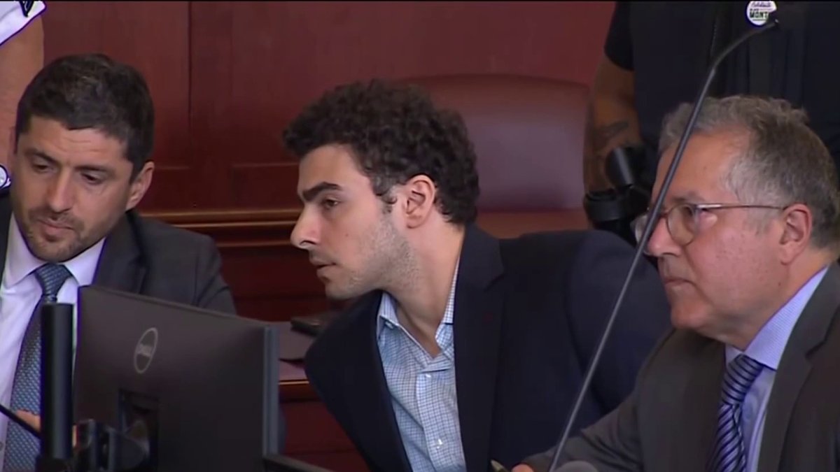 Judge allows gun and notebook as evidence in Luigi Mangione state trial ...