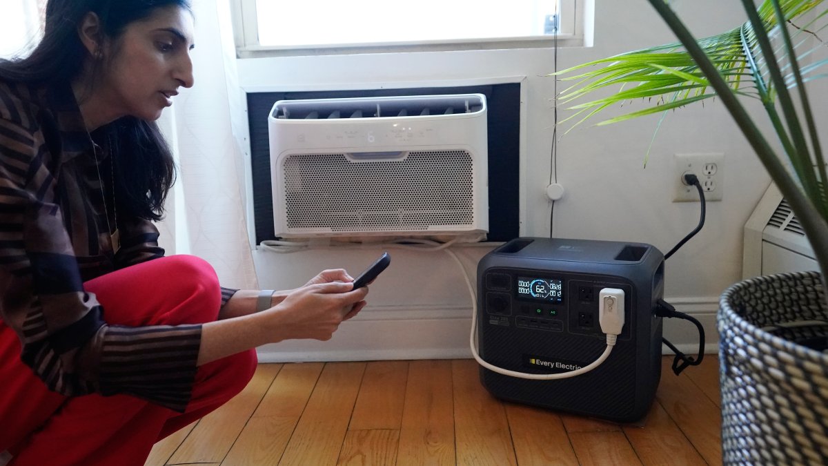 Plug-in batteries for your AC? NYC pilot offers environmental, and cash, rewards