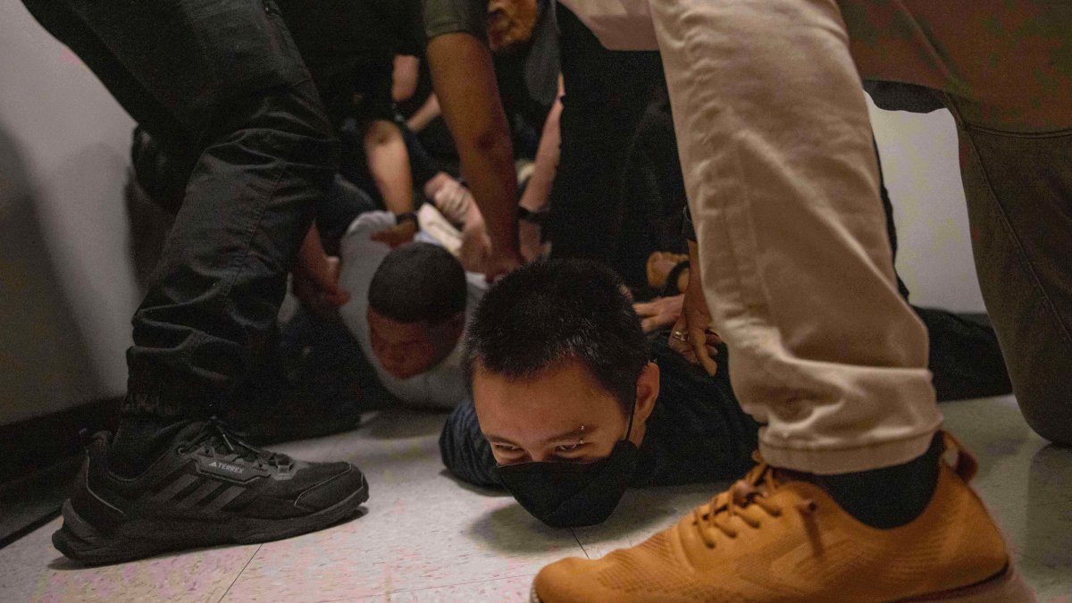 Federal judge bans most arrests by federal agents at immigration courts in NYC