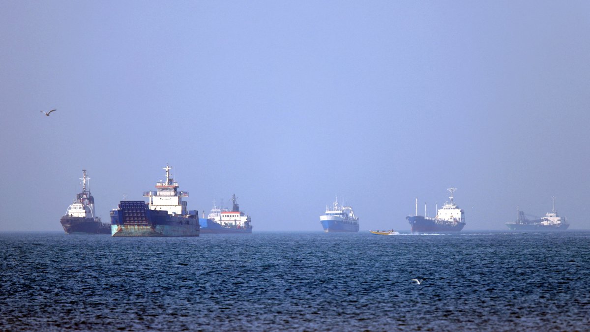 U.S. attempt to open Strait of Hormuz tests the fragile Iran war ceasefire