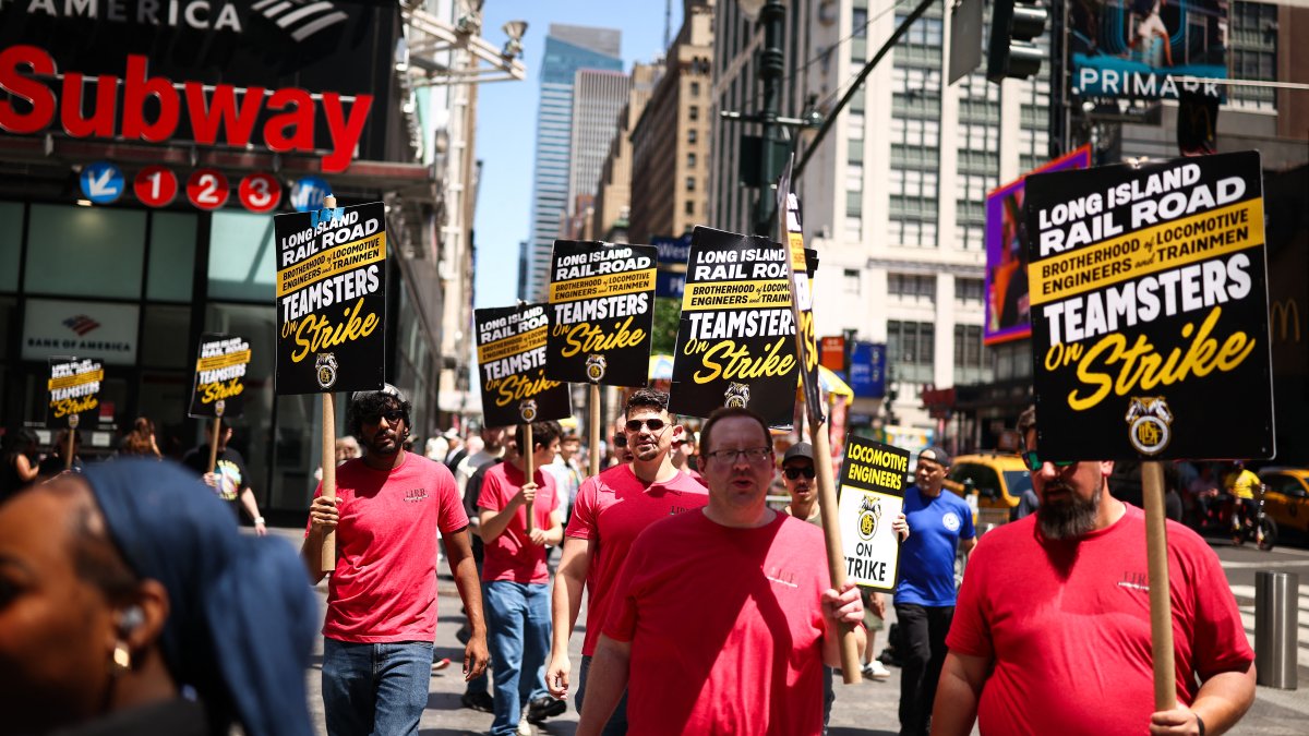 Recap: Deal reached by MTA and unions to end LIRR strike, service to resume at noon