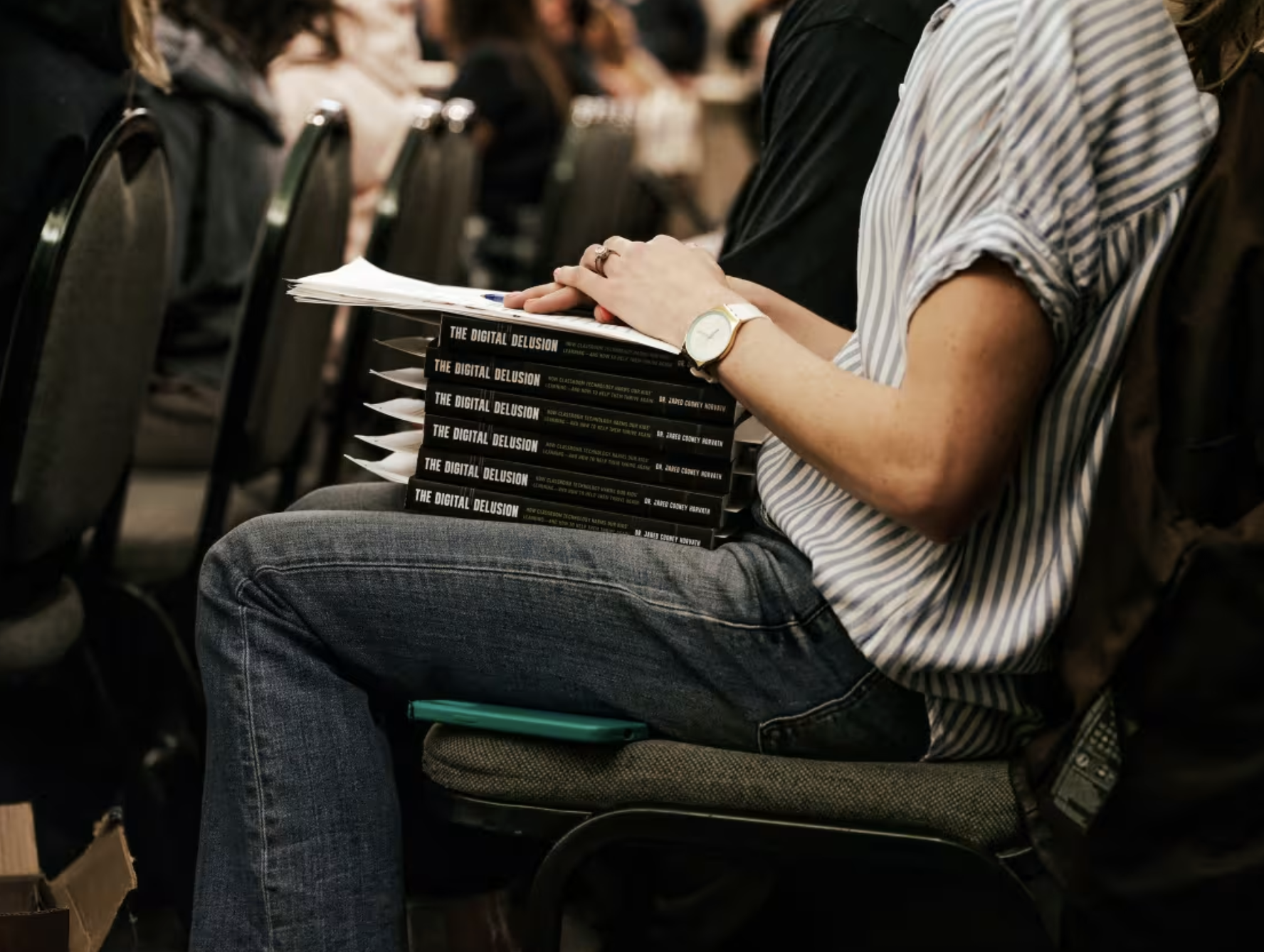 The book fueling a movement against screens in schools – NBC New York