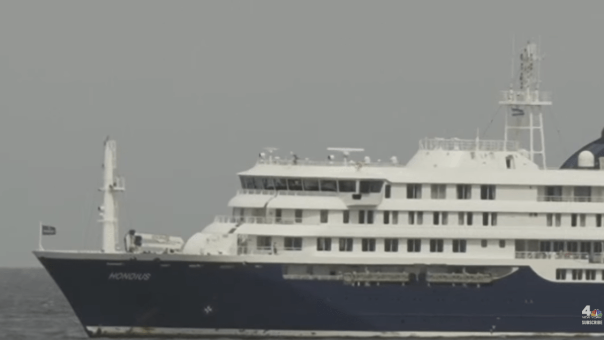▶ LIVE LOOK: Cruise ship in deadly virus outbreak waits for help off Cape Verde coast